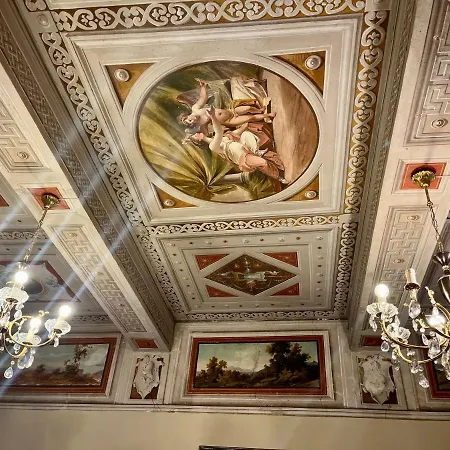 Διαμέρισμα Frescoed Ceiling Historic Building